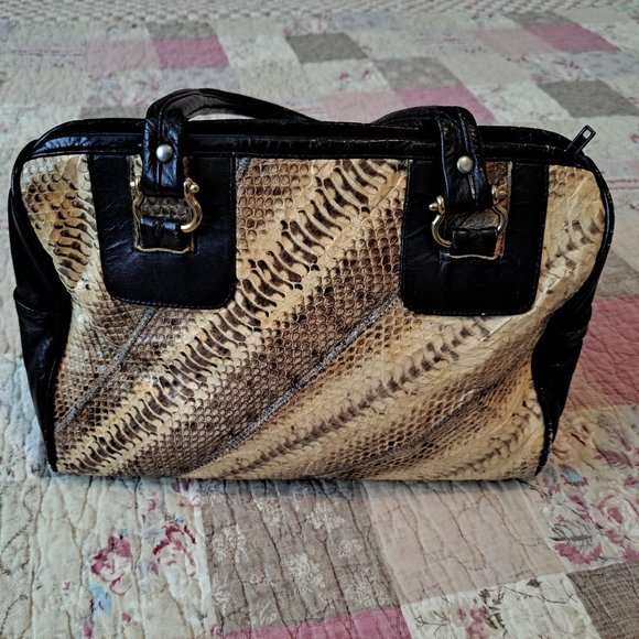 Vintage snake skin handbag in good condition. - Picture 2 of 6